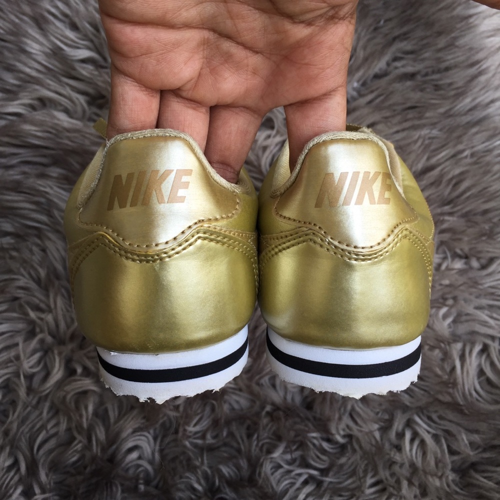 SOLD! Nike Cortez Special Edition Metallic Gold 6Y - Picture 6 of 8